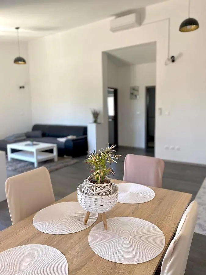 Apartman Ritta Biograd Na Moru 0*,